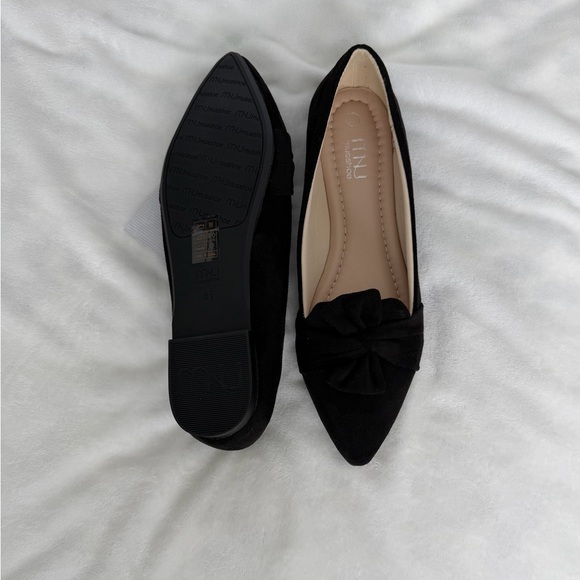 Women's Black Pointed Knot Flats - Minimal Chic - Picture 2 of 2